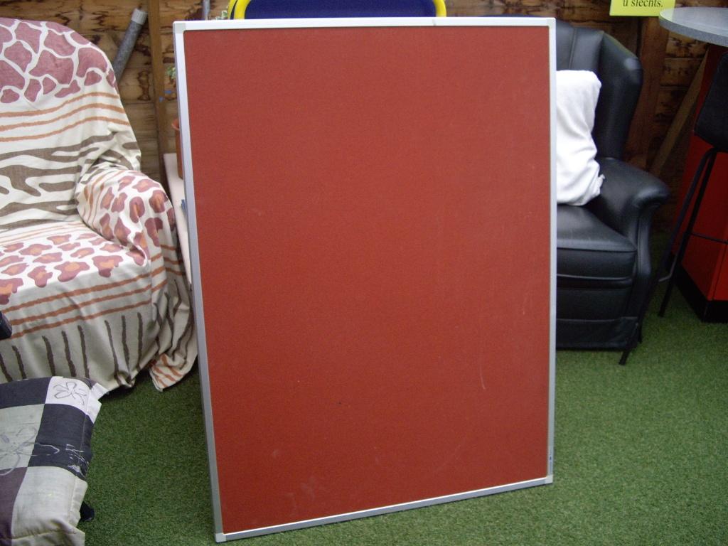 PROFESSIONEEL PRIKBORD 120 X 90 CM (ROOD ), Huis en Inrichting, Woonaccessoires | Memoborden, Ophalen, Gebruikt, Prikbord