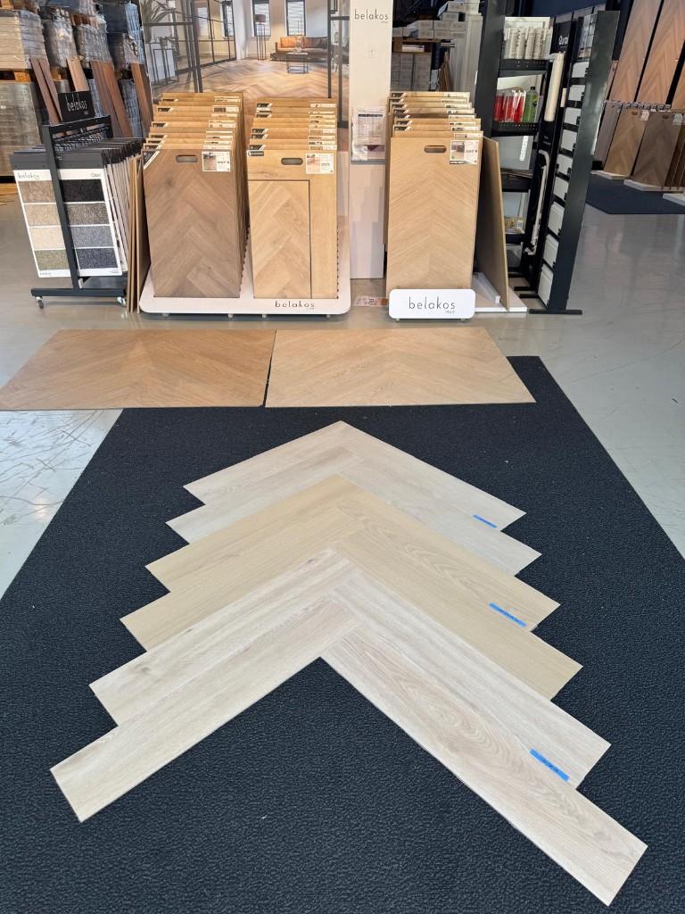 RESTPARTIJ A-kwaliteit PVC plak Visgraat | €14,95/m2, Doe-het-zelf en Verbouw, Vloerdelen en Plavuizen, Kunststof, 50 tot 150 cm