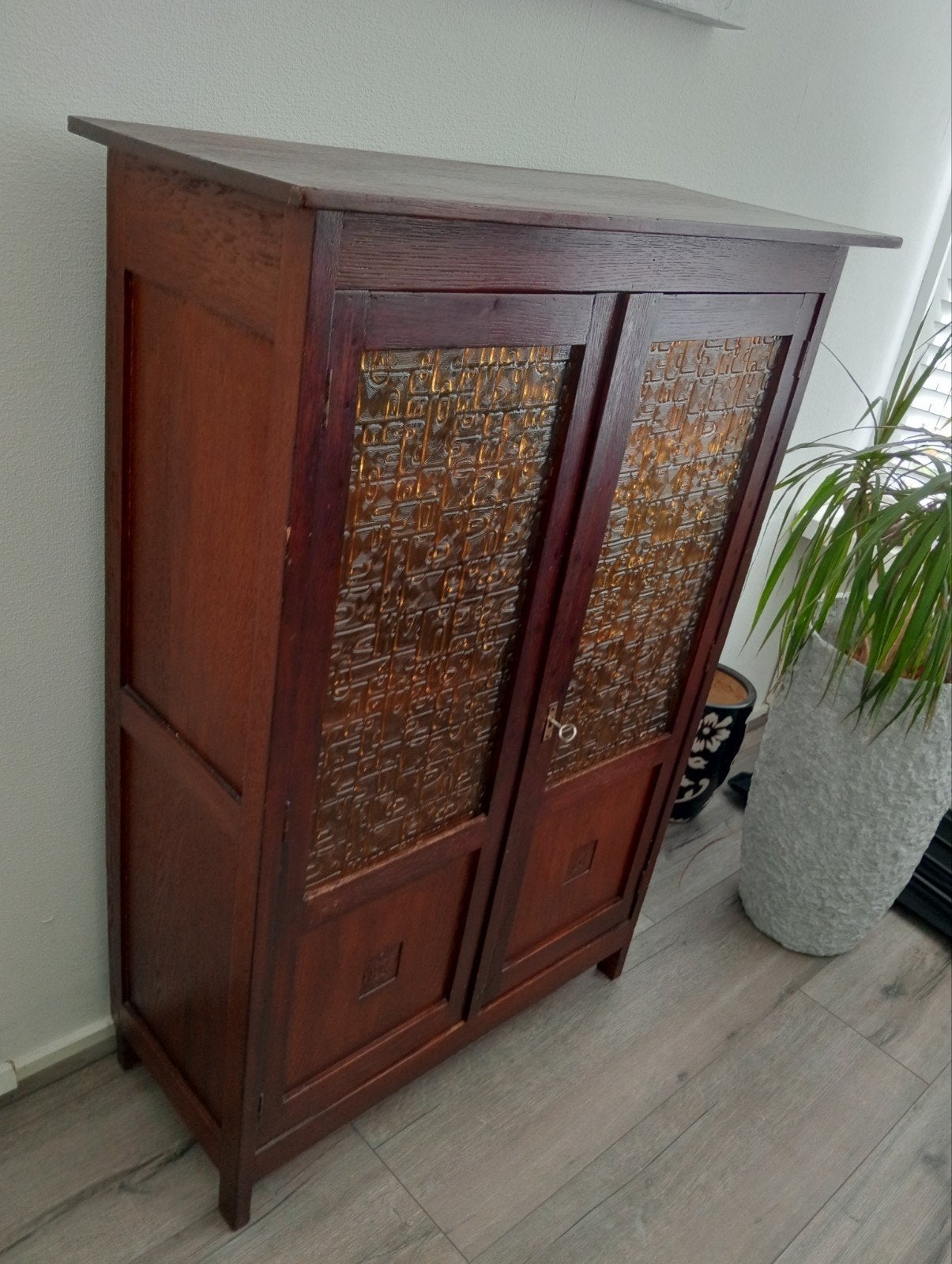 75 jarig Vintage houten kastje met glazen deuren, Ophalen