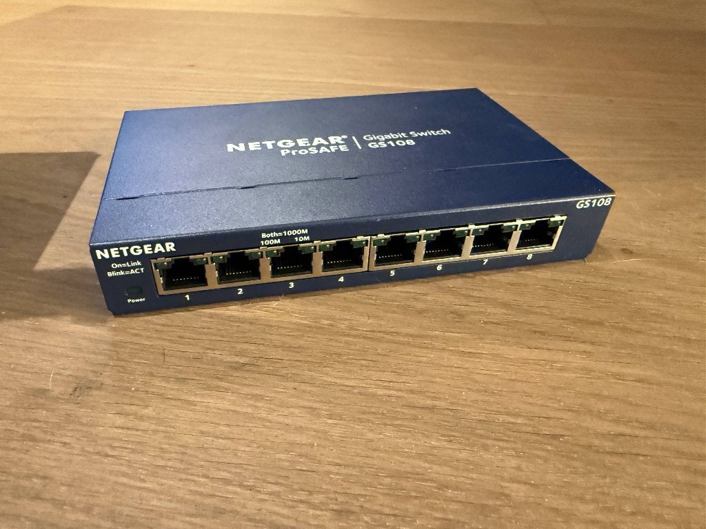 Netgear ProSafe GS108 8-poorts Gigabit switch - met doos, Ophalen of Verzenden, Gebruikt
