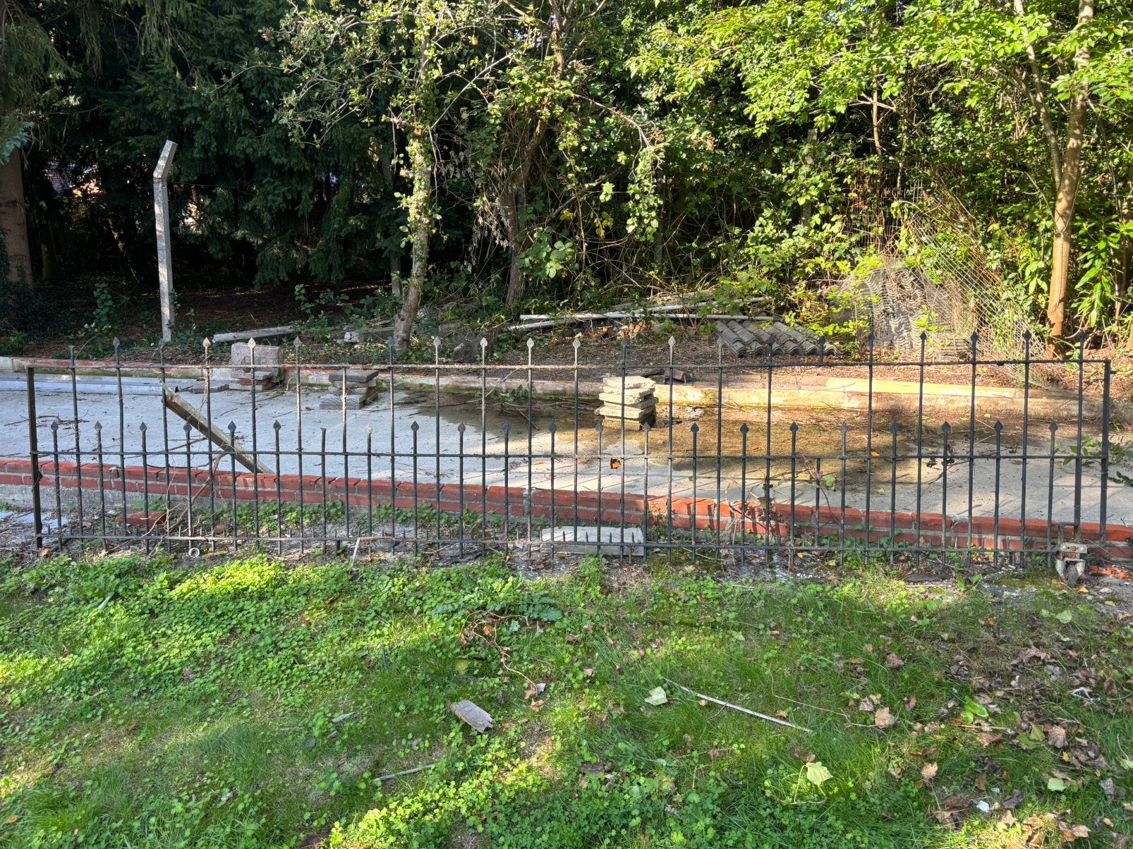 Ijzeren hek 4,85 lang en 1 meter hoog, Tuin en Terras, Ophalen, Zo goed als nieuw, IJzer, Sierhekwerk