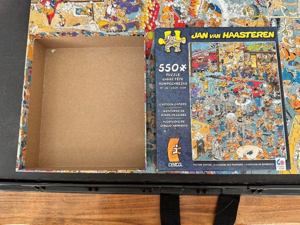 Ceaco Cartoon Capers - Haasteren Fire Station 550 stukjes, Ophalen of Verzenden, 500 t/m 1500 stukjes, Gebruikt, Legpuzzel