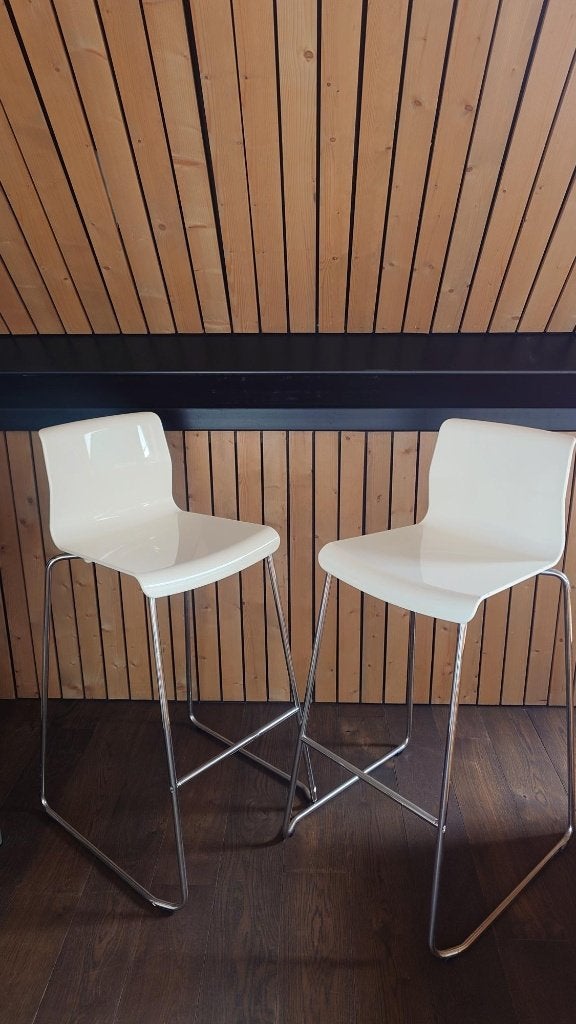 2 Witte Barkrukken - Ikea, Ophalen, 60 tot 90 cm, Zo goed als nieuw, Metaal