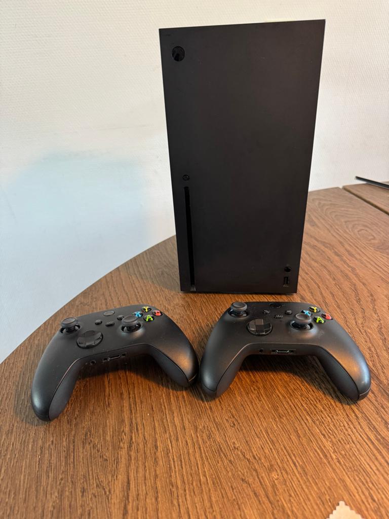 Xbox Series X met 2 controllers, Ophalen, Zo goed als nieuw, Xbox Series X