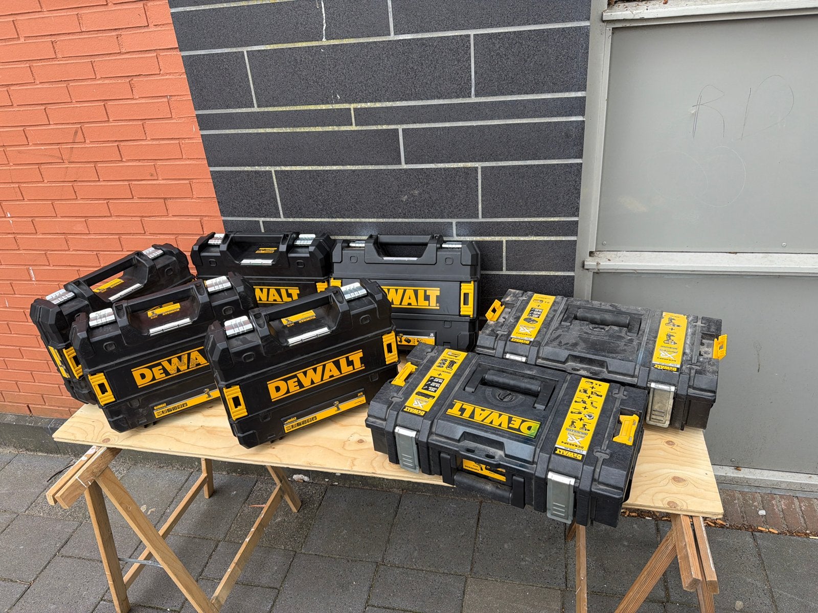 Diverse lege Dewalt koffers in zeer goede staat, Ophalen, Zo goed als nieuw