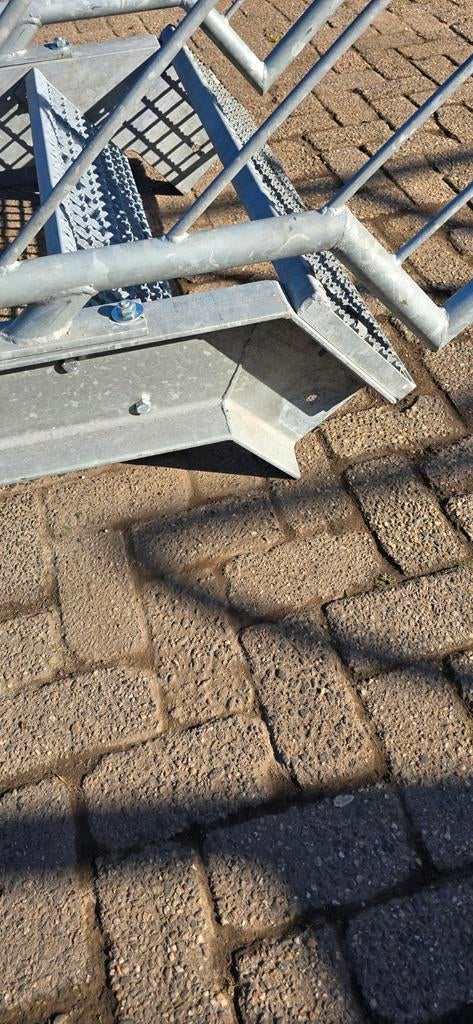 Verzinkte stalen trap 220cm. Gegalvaniseerde buitentrap., Doe-het-zelf en Verbouw, Ladders en Trappen, Ophalen, Gebruikt, Trap
