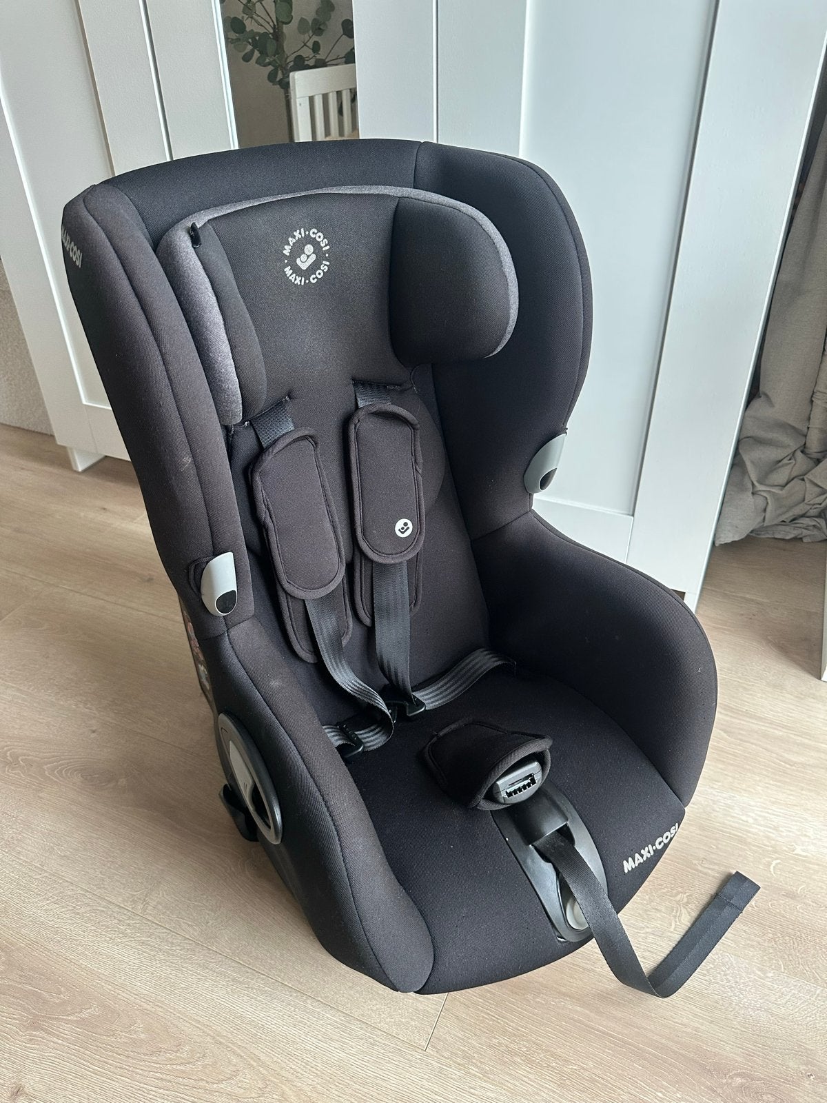 Maxi Cosi Axiss | Draaibare autostoel | Zwart