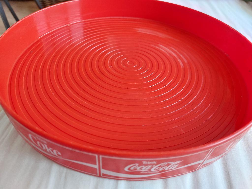 rood Coca-Cola dienblad kunststof, gebruikt, Huis en Inrichting, Woonaccessoires | Dienbladen, Ophalen of Verzenden, Rond, Kunststof