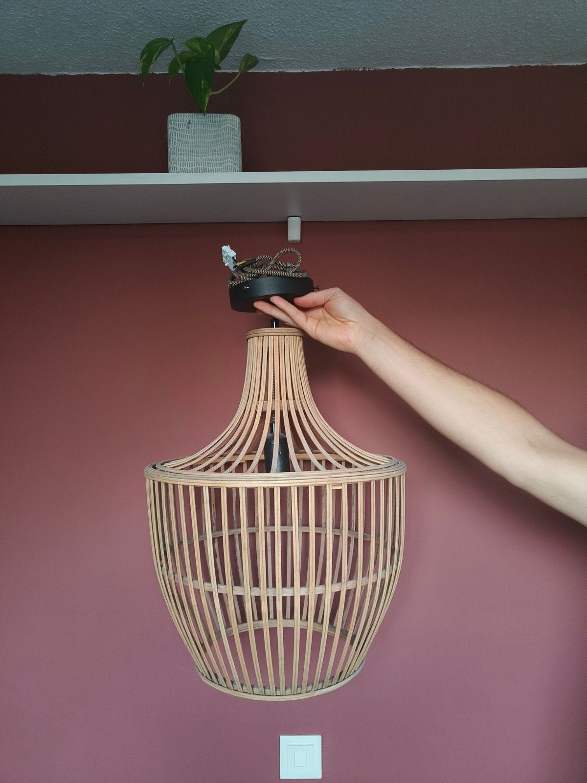 Rieten hanglamp, Ophalen