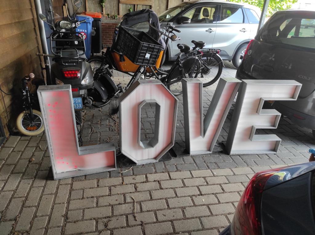 GRATIS OPHALEN: Lichtgevende LOVE letters, Ophalen, Gebruikt, Wit, Metaal