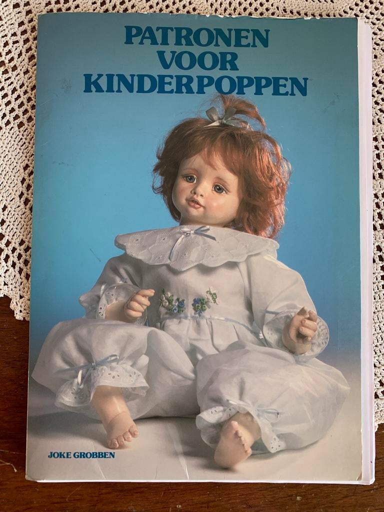 Joke Grobben Patronen voor kinderpoppen, Ophalen of Verzenden, Zo goed als nieuw, Vrouw, Overige merken