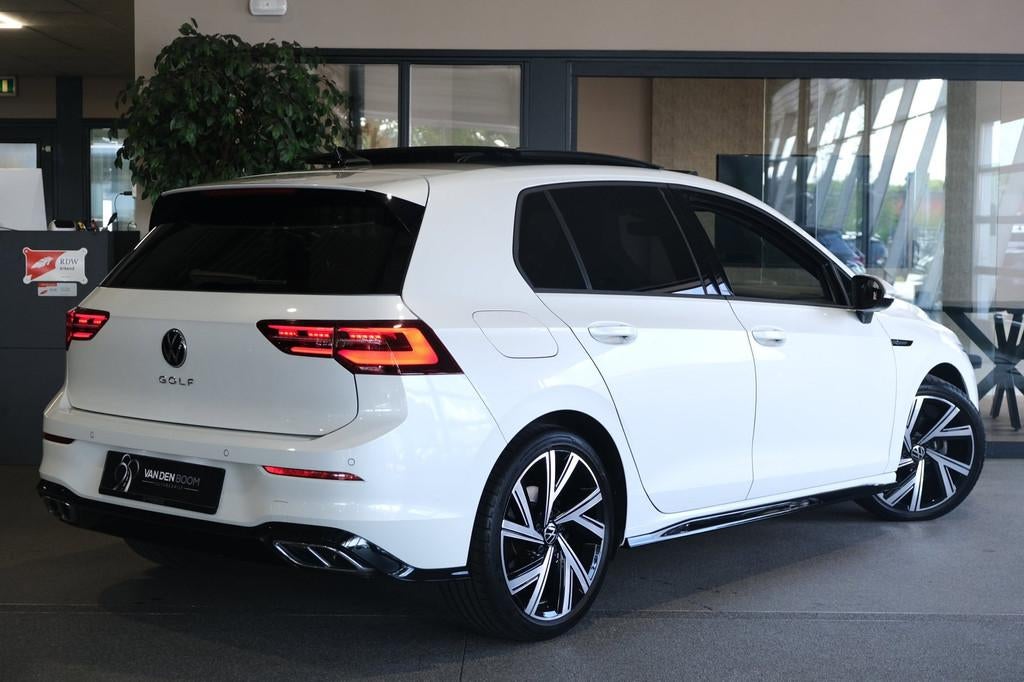 Volkswagen Golf 8 1.5 eTSI R-Line DSG Pano Navi Acc Pdc Cam, Auto's, 4 cilinders, 150 pk, Alcantara, Wit