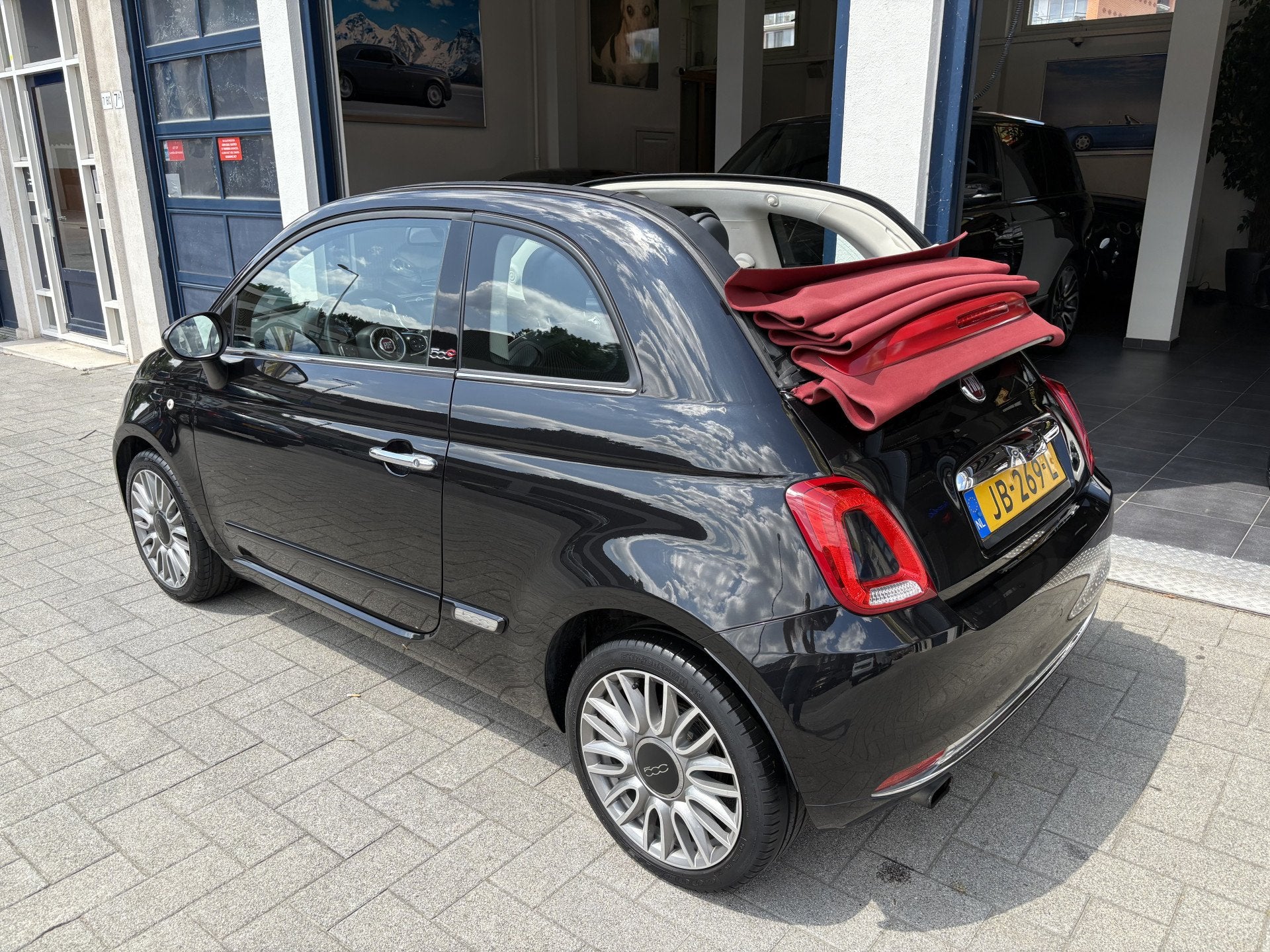 Fiat 500C 0.9 TwinAir Turbo Lounge CLIMA/NAVI/CARPLAY/LM VEL, Gebruikt, Cabriolet, Zwart, Origineel Nederlands