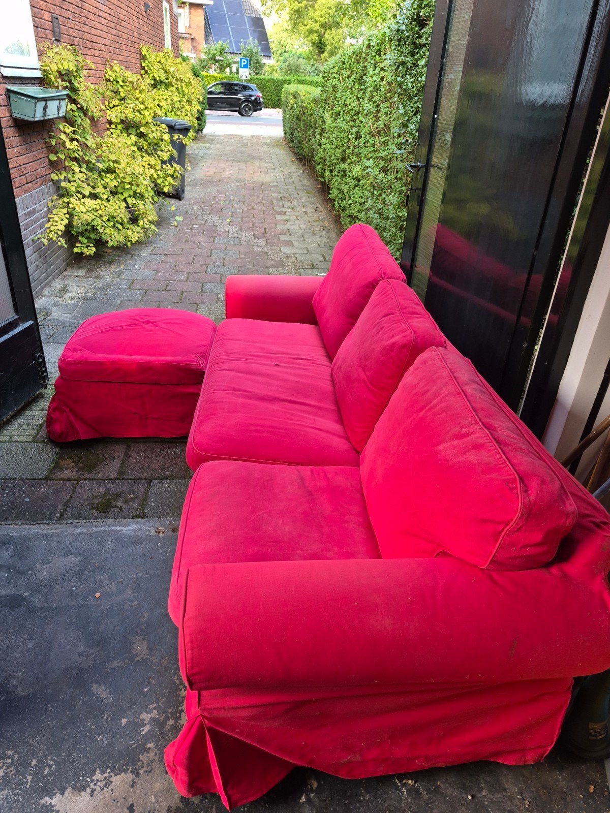 GRATIS rode ikea 3 zitsbank met poef, Ophalen, Gebruikt, Driepersoons, 75 tot 100 cm