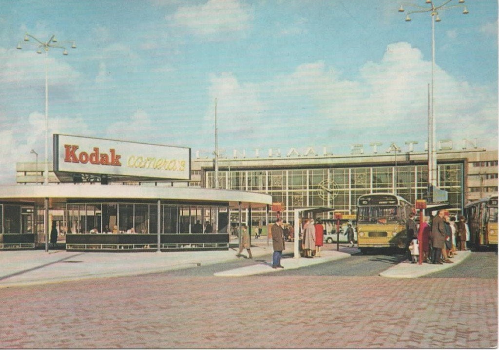 Ansichtkaart Rotterdam, Centraal Station en Metro Station, Verzamelen, Ophalen of Verzenden, 1960 tot 1980, Ongelopen, Zuid-Holland