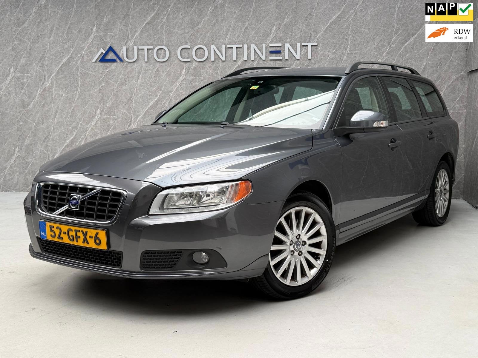 Volvo V70 2.5T Momentum / NAP / Goed Onderhouden / APK, Auto's, Voorwielaandrijving, Zwart, 2521 cc, Handgeschakeld