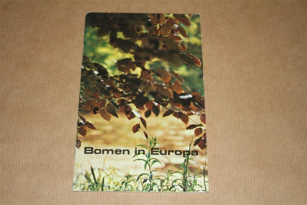 Bomen in Europa. Reader's Digest uitgave., Boeken, Ophalen of Verzenden, Gelezen, Bloemen, Planten en Bomen