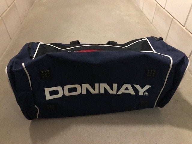 Zwarte sporttas merk Donnay met reclame Donnay International, Ophalen of Verzenden, Zo goed als nieuw, Jongens