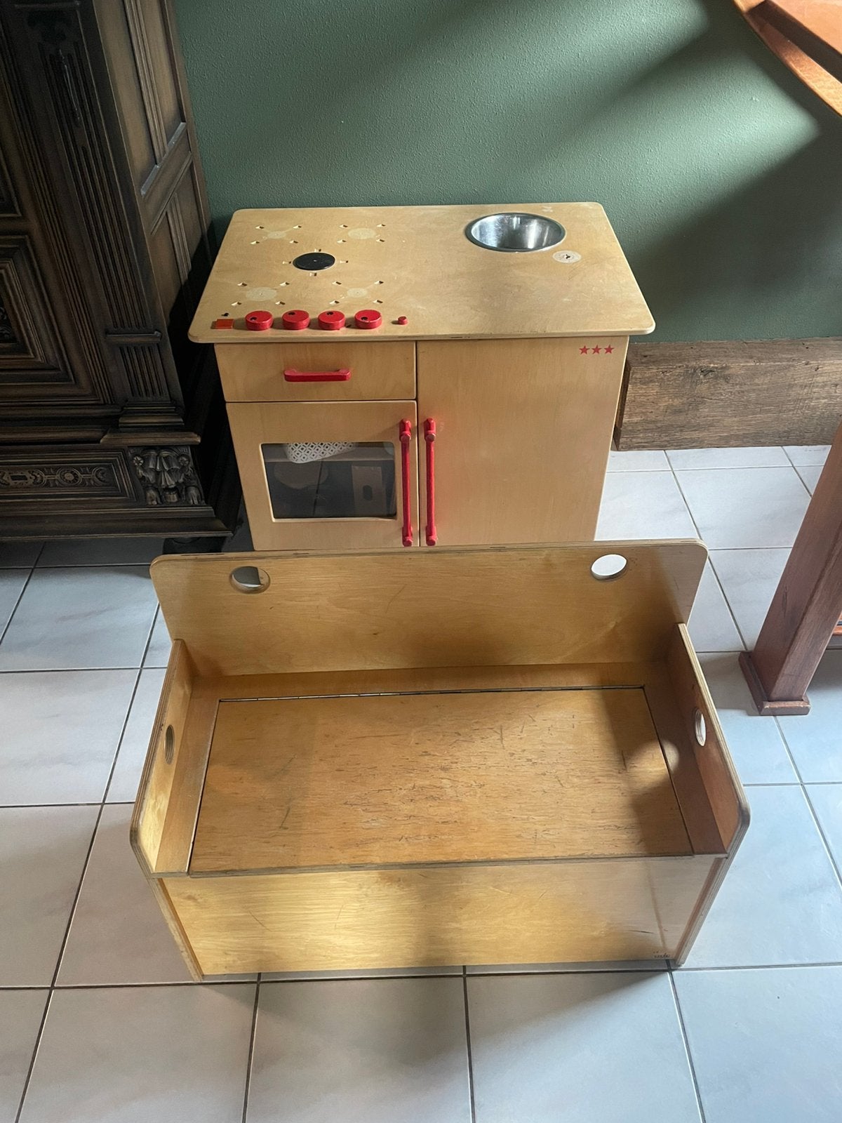 Kinderspeelgoed: speelkeuken en klepbank, Ophalen, Gebruikt, Hout, Speelkeuken