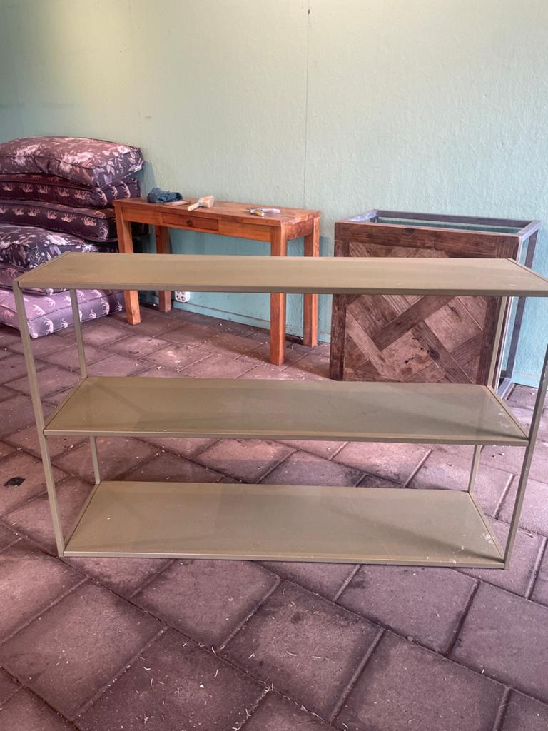 Metalen rek met 3 planken - goud 130x35x82, Ophalen, Gebruikt