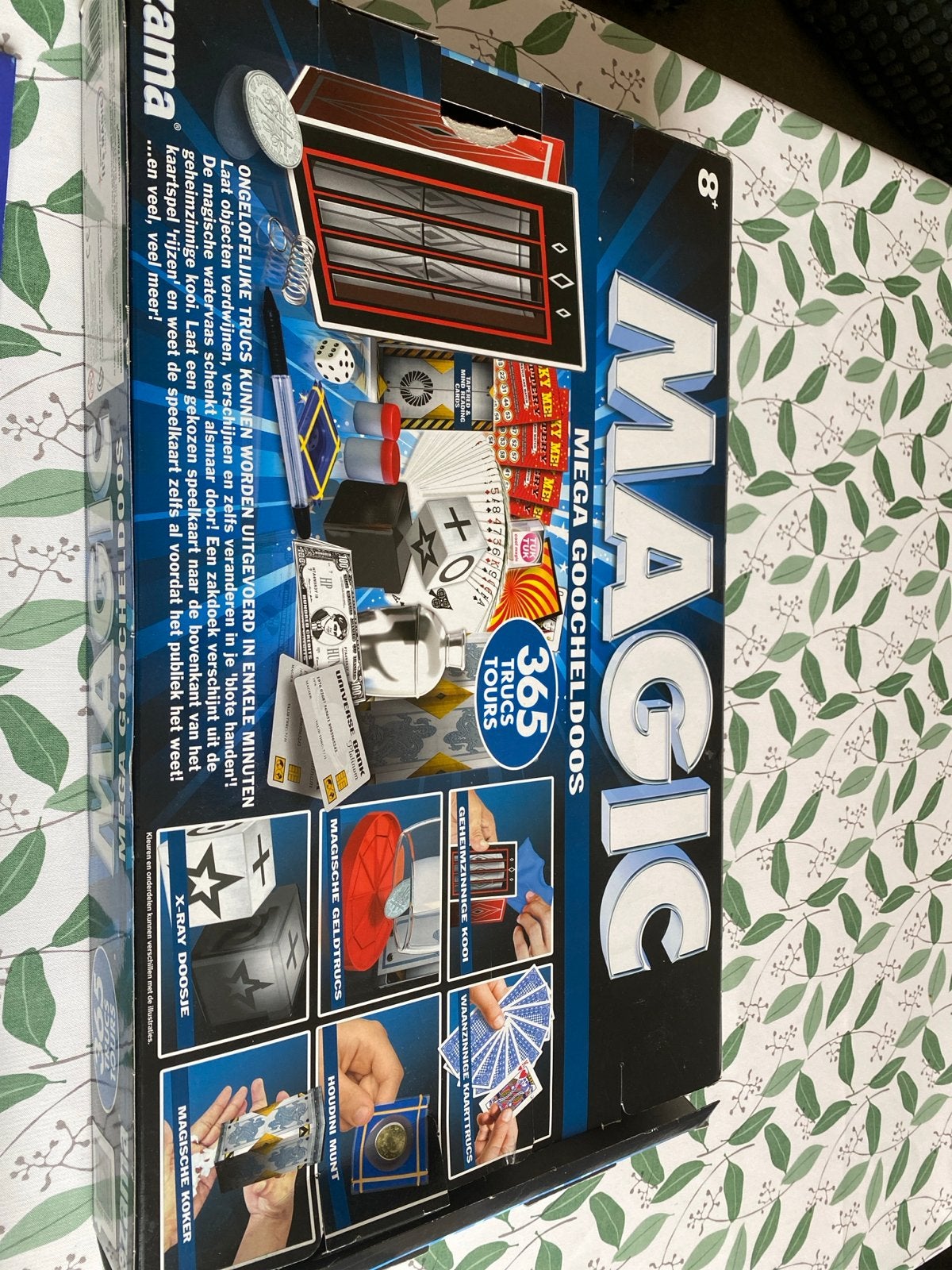 Mega Goocheldoos - 365 Trucs voor Jong en Oud, Ophalen, Zo goed als nieuw, Jongen of Meisje