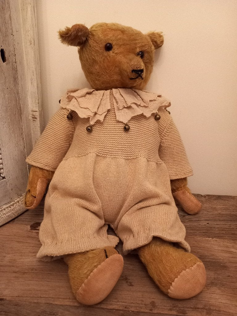 Vintage gebreid beren of poppen pakje met kraag en bellen., Ophalen of Verzenden, Zo goed als nieuw, Kleertjes