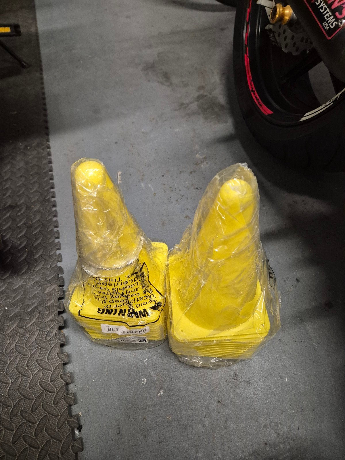 Nieuwe gele verkeerskegels (24 stuks), Ophalen