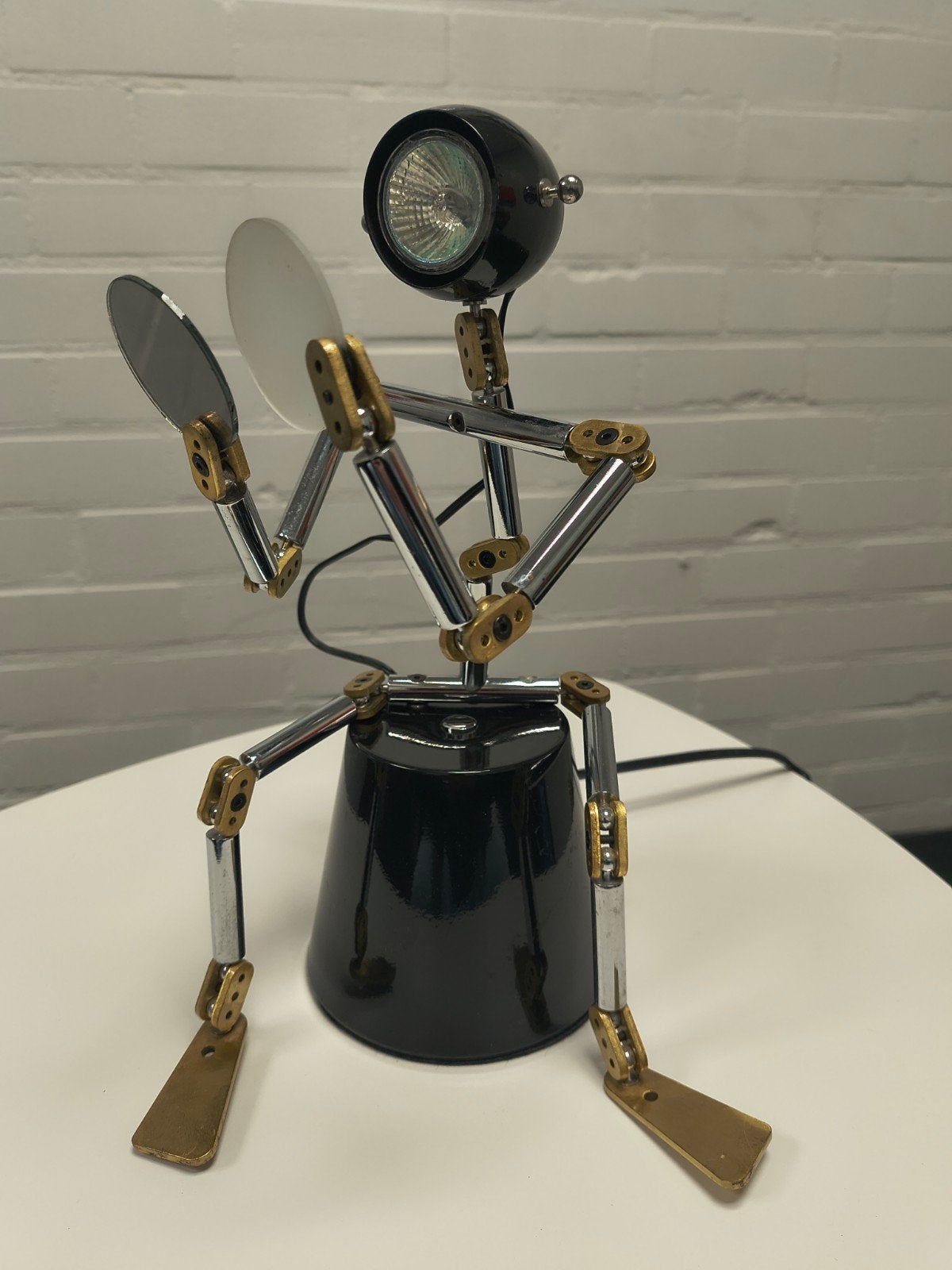 Osqar robot lamp, design Baranga door Sun Luen. Nieuwstaat!, Bureaulamp, Ophalen of Verzenden, Metaal, Industrieel