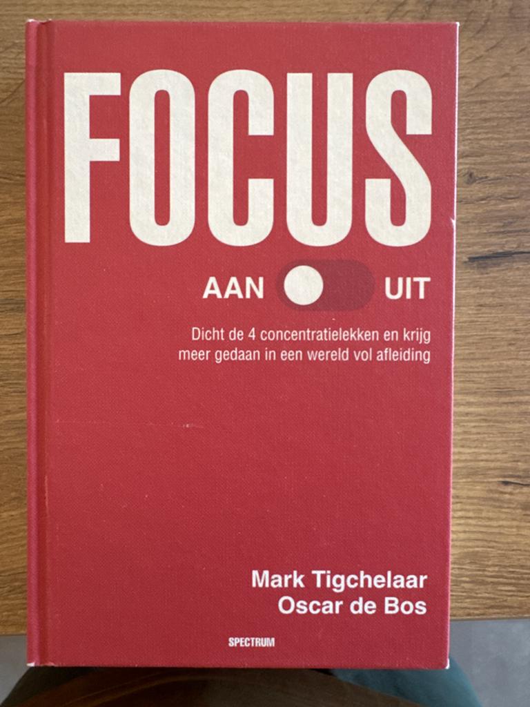 Focus Aan/Uit - Mark Tigchelaar & Oscar de Bos, Ophalen of Verzenden, Zo goed als nieuw, Nederland