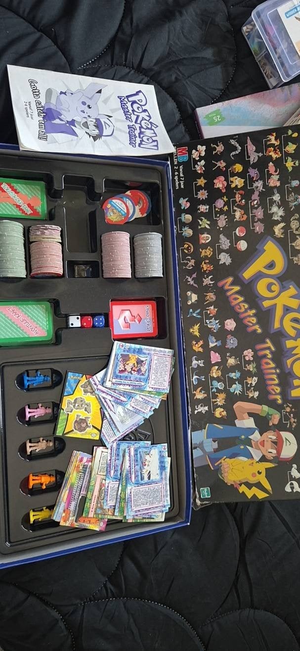 Foto 2 van Vintage Pokémon Master Trainer bordspel MB 1999 - Compleet