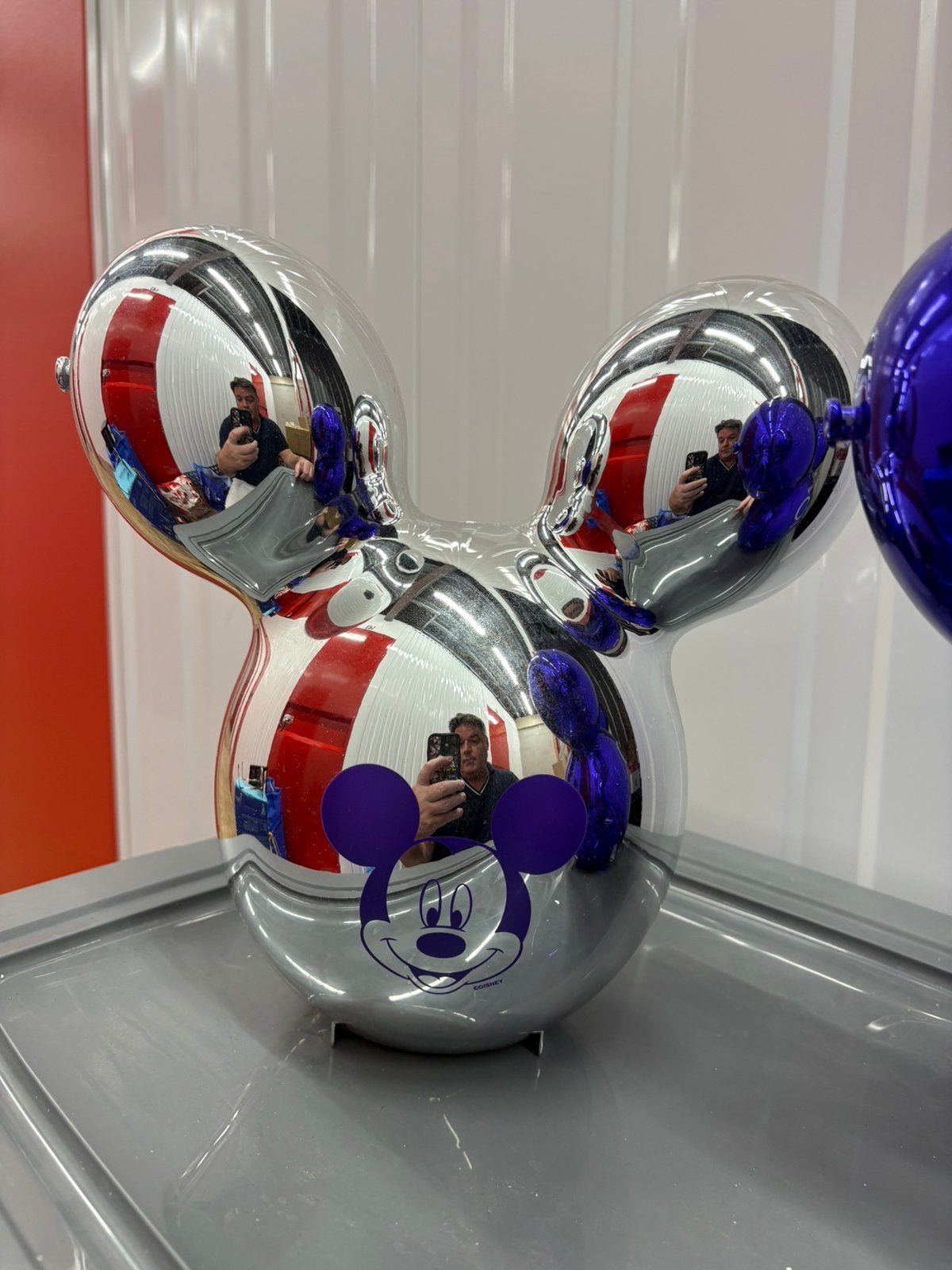 2 Disney parks 100 anniversary mickey ballon bucket set, Ophalen of Verzenden, Mickey Mouse, Zo goed als nieuw, Beeldje of Figuurtje