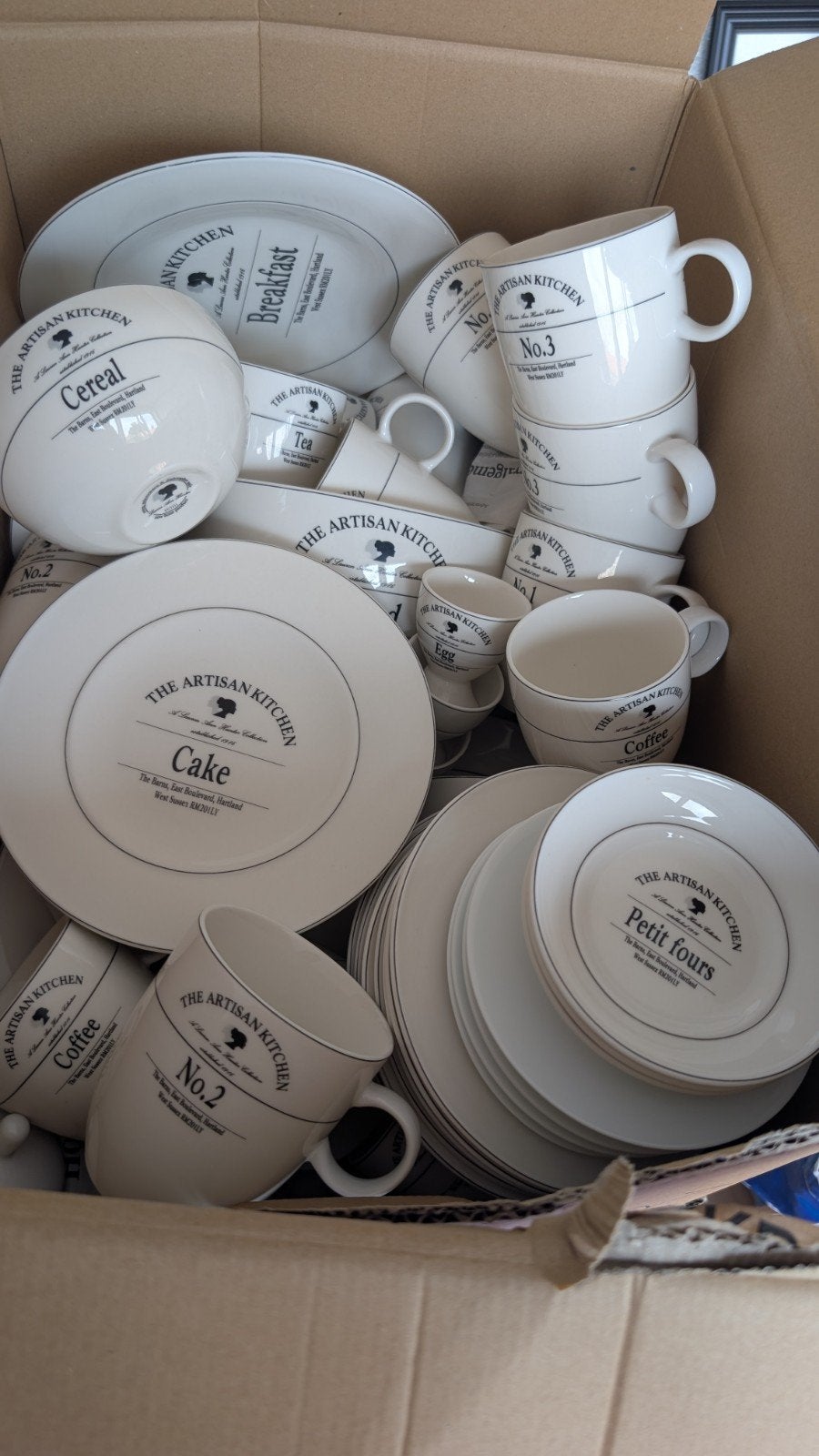 Complete verhuisdoos vol servies van The Artisan Kitchen., Ophalen, Gebruikt, Overige merken, Keramiek