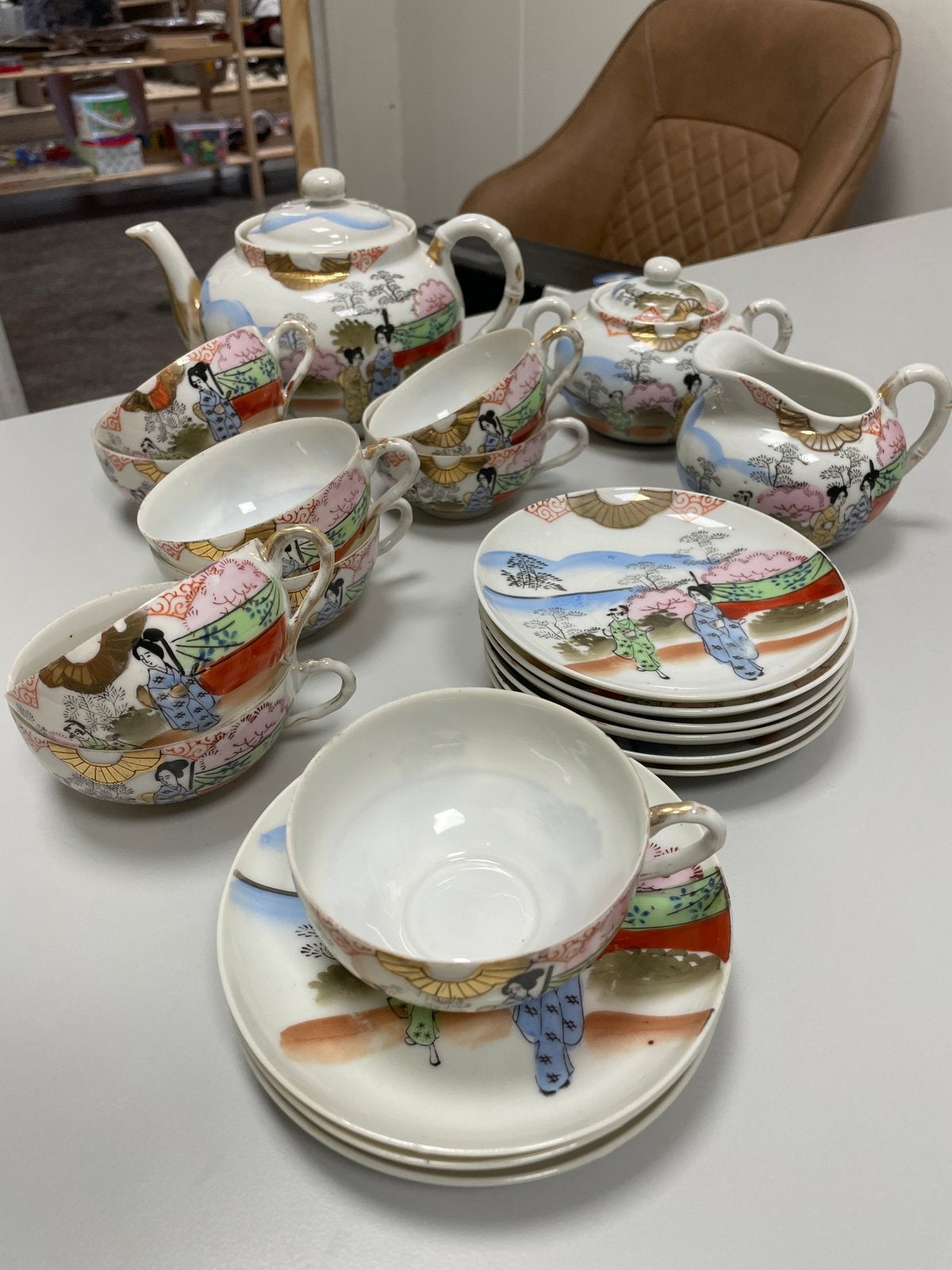 Vintage Japans theeservies met geisha decoratie, Antiek en Kunst, Antiek | Servies compleet, Ophalen of Verzenden