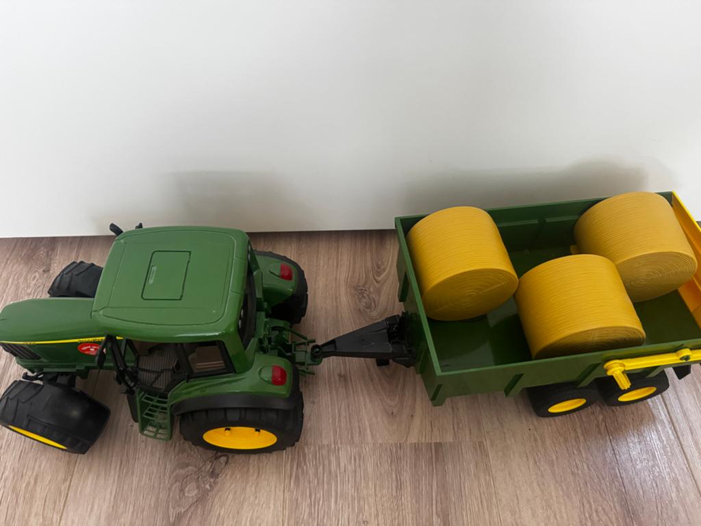 Bruder John Deere Tractor met aanhanger en hooibalen, Ophalen of Verzenden, Gebruikt