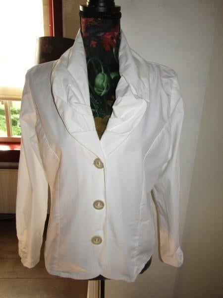 E729 FIRST CHOICE mt 40 nieuw jasje wit roezelkraag, Kleding | Dames, Maat 38/40 (M), Wit, Nieuw, Jasje