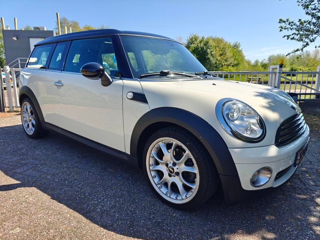 Mini Clubman 1.6 16V Cooper 2008 Wit nieuwe APK Panoramadak, Auto's, Voorwielaandrijving, 4 cilinders, 4 stoelen, Leder en Stof