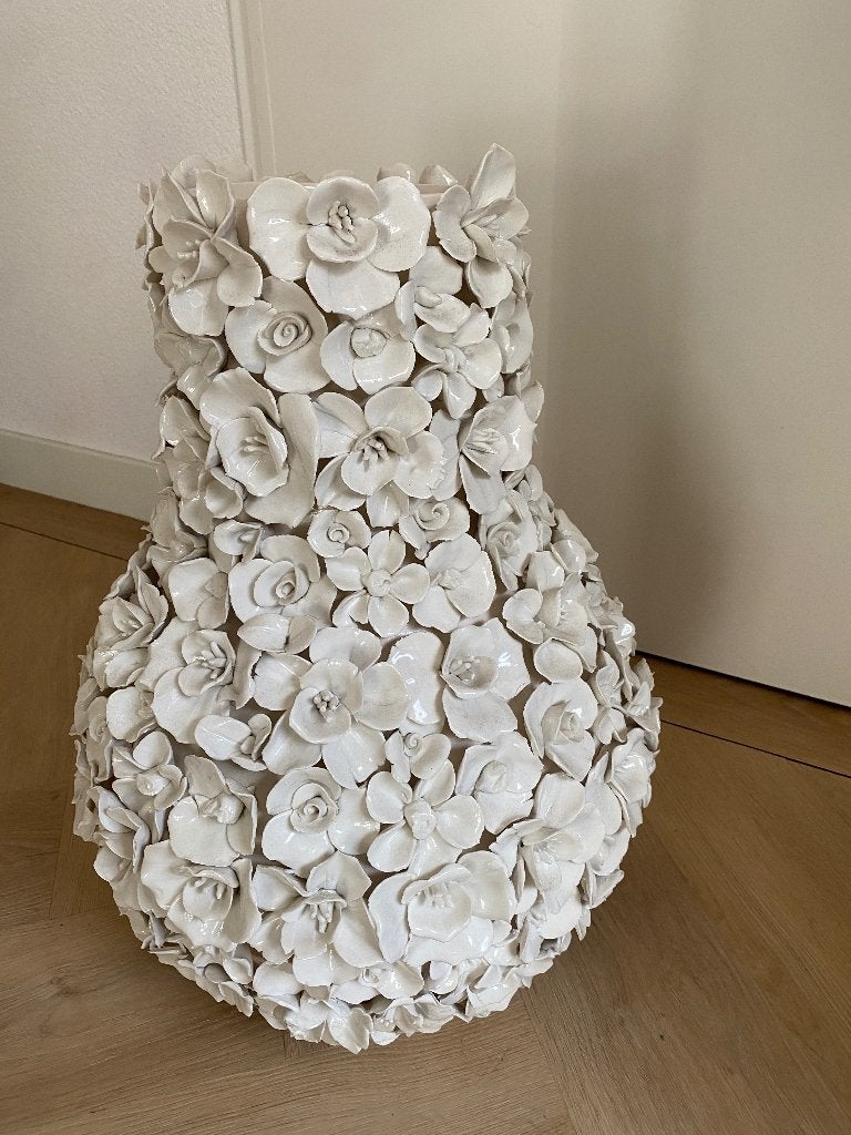 De bekende mooie bloemen vaas van DES POTS in het wit, Ophalen, Wit