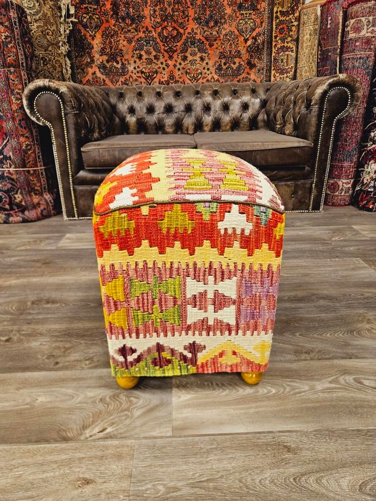 Handgemaakte Afghaanse Kelim pouf. Prachtige kleuren., Huis en Inrichting, Afghaans, Nieuw, Minder dan 50 cm, Ophalen of Verzenden