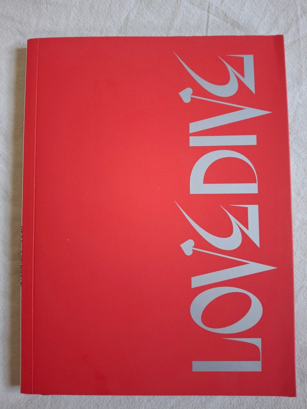 IVE - LOVE DIVE (2nd Single Album) K-Pop CD, K-pop, Ophalen of Verzenden, Zo goed als nieuw, Inclusief boekje