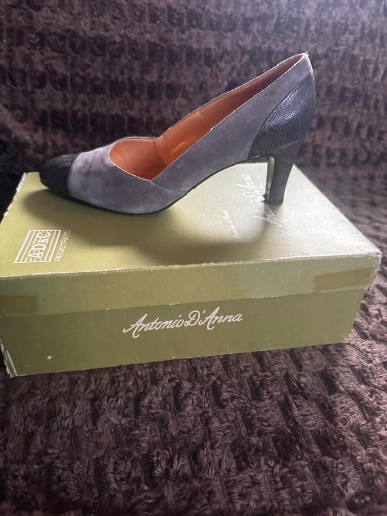 Elegante suède pumps van Antonio D'Anna - Maat 38, Pumps, Antonio D'Anna, Ophalen of Verzenden, Zo goed als nieuw