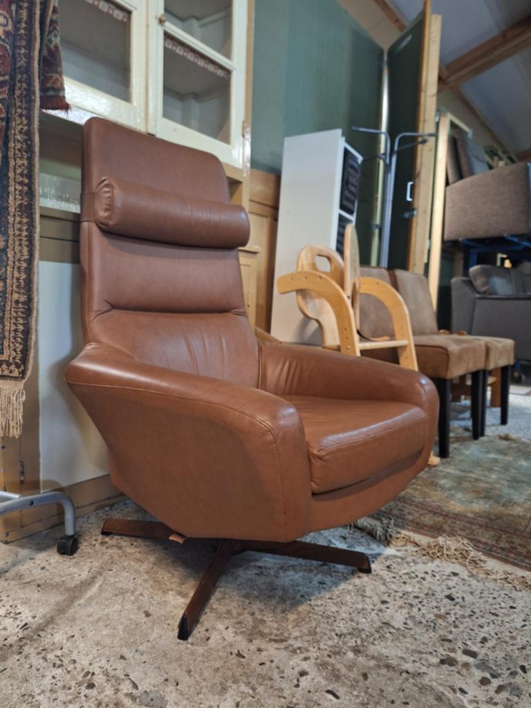 Bruin leren vintage stoel draai fauteuil Ib Kofod-Larsen, Ophalen, Gebruikt, Vintage, 50 tot 75 cm