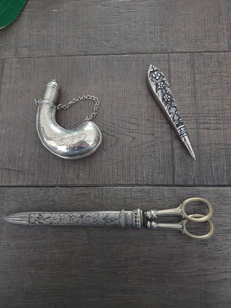 3 Antieke Zilverkleurige Items: Flesje, Briefopener & Schaar, Ophalen of Verzenden
