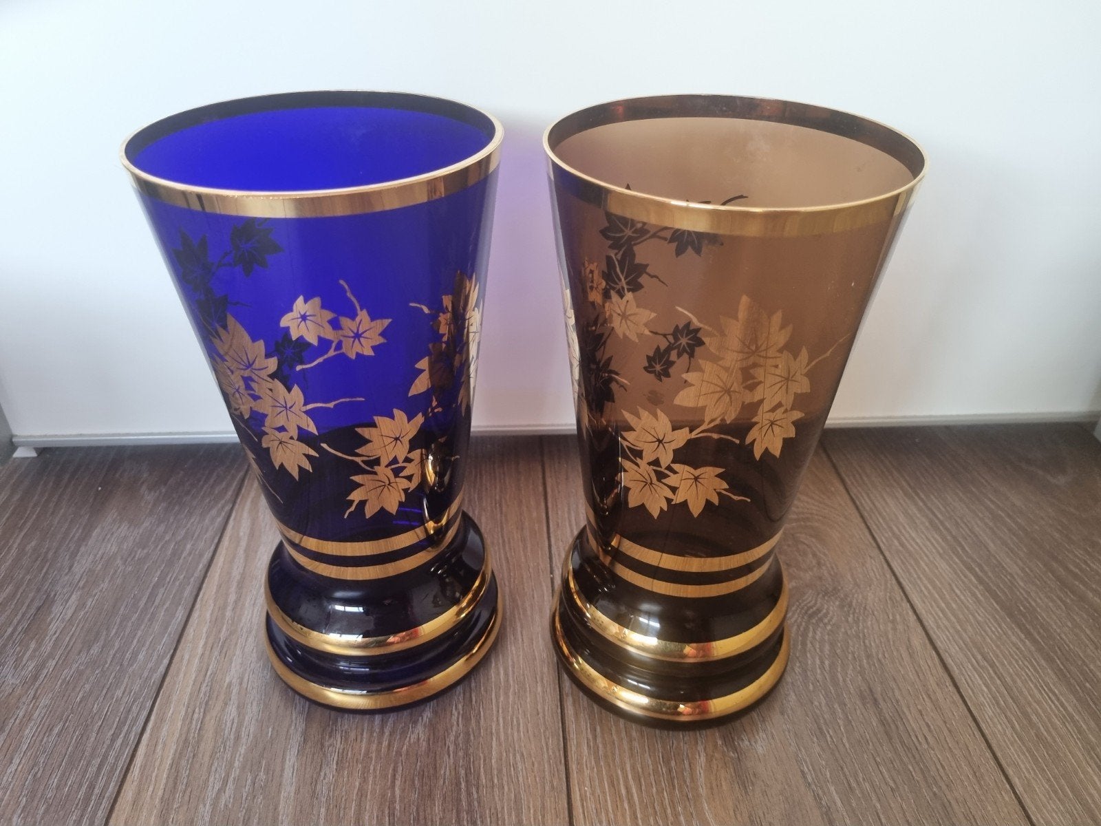2 vintage vazen met bladgoud decoratie (Bohemian glas), Antiek en Kunst, Ophalen