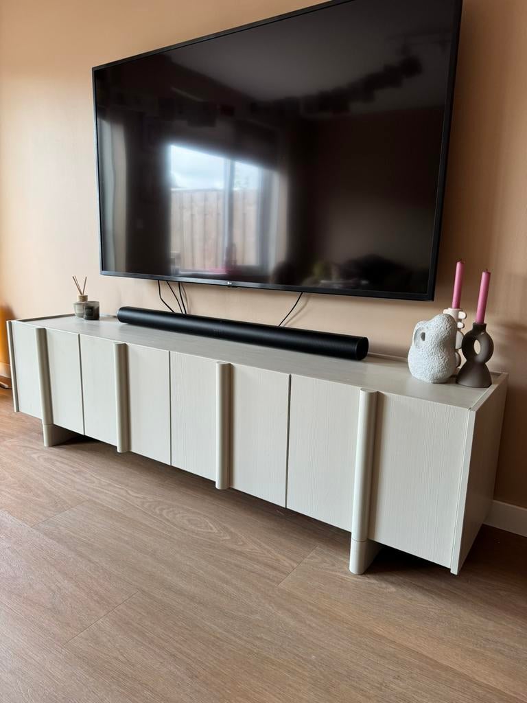 Beige tv meubel 200cm De Eekhoorn/Basiclabel, Huis en Inrichting, Kasten | Televisiemeubels, Ophalen, Zo goed als nieuw, 200 cm of meer