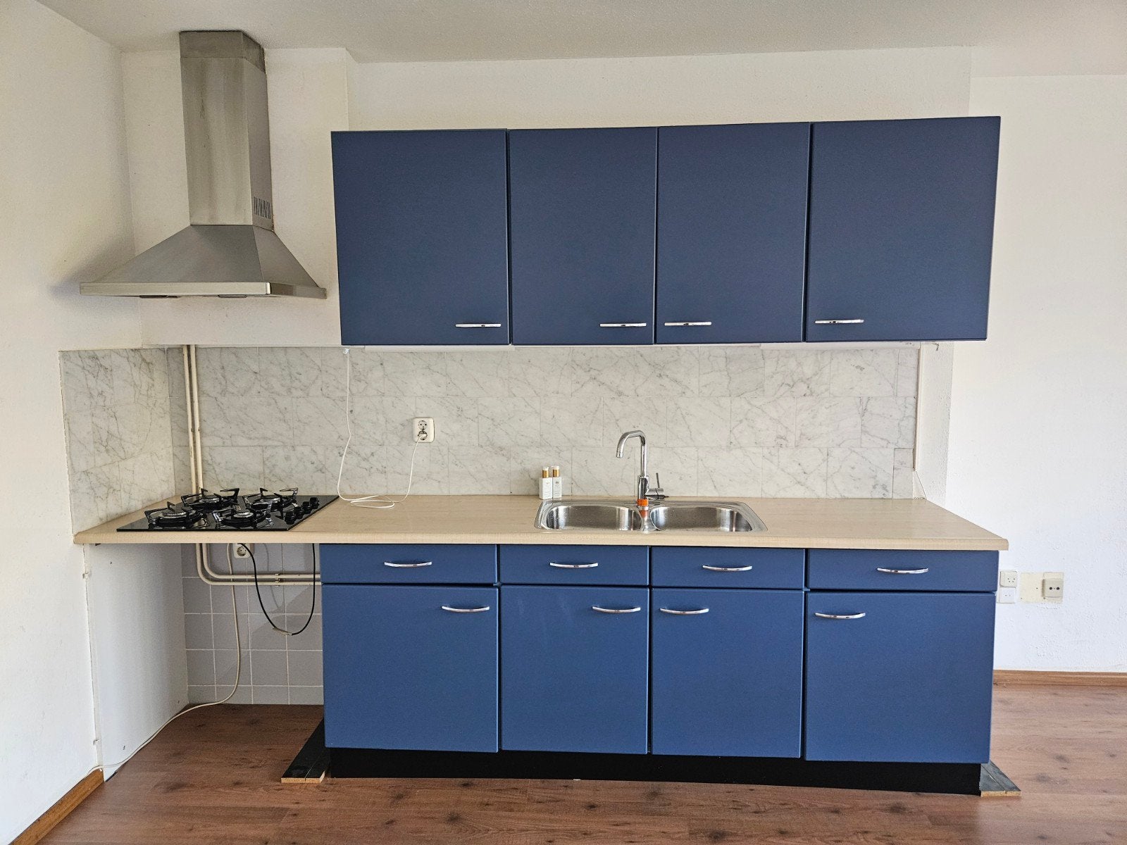 Gratis blauw keukenblok met bovenkasten 300cm, Ophalen, Gebruikt, Blauw, Enkelwandige keuken