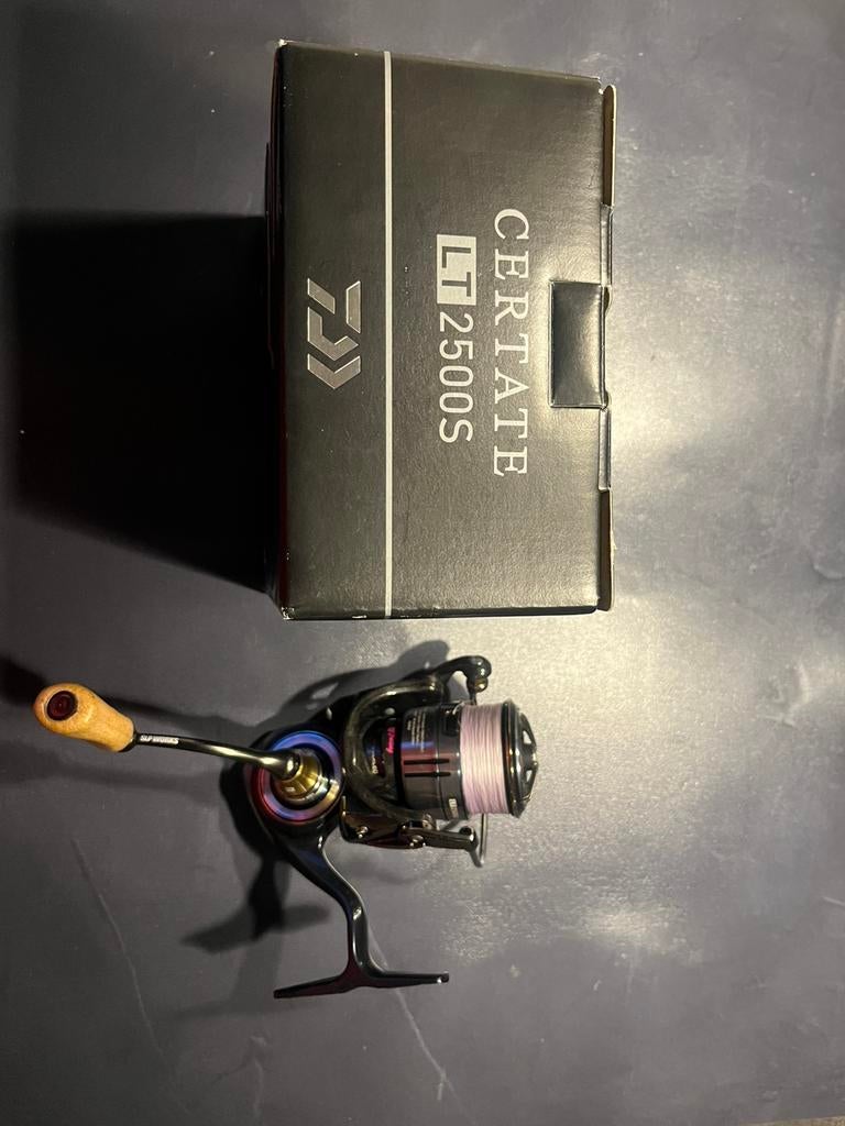 Daiwa Certate 19 LT2500S, Ophalen, Zo goed als nieuw, Molen