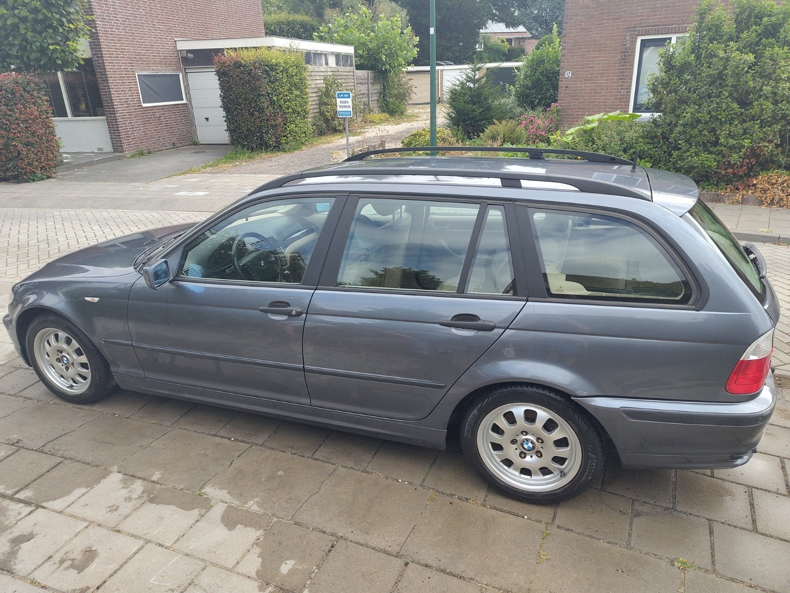 BMW 3-Serie 2.0 I 318 Touring AUT 2002 Grijs, Auto's, Achterwielaandrijving, 1995 cc, 680 kg, Origineel Nederlands