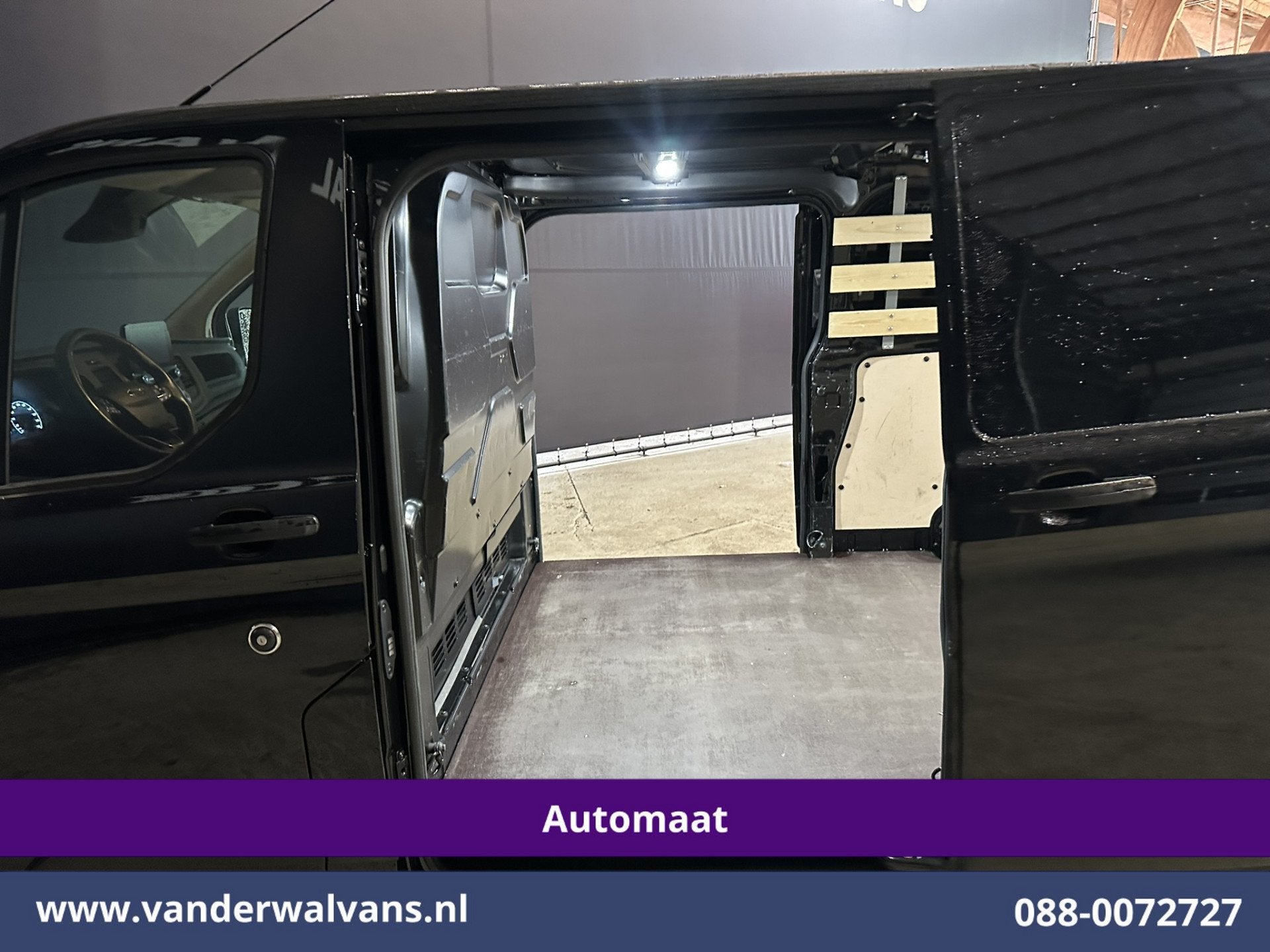 Foto 3 van Ford Transit Custom 2.0 TDCI 130pk Automaat L2H1 Euro6 Airco