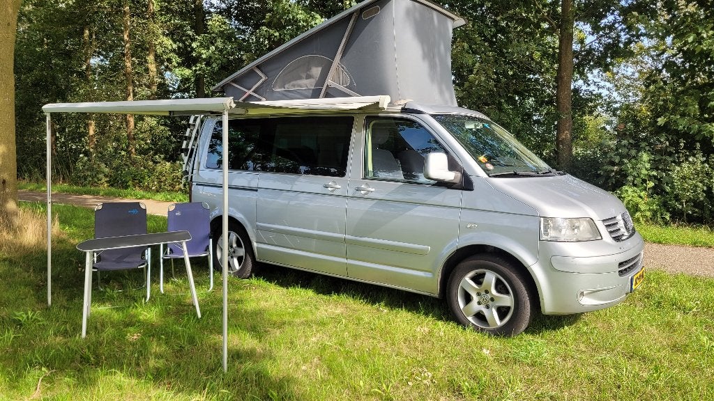 VW T5 California 2.5TDI origineel NL. nieuwe APK, Caravans en Kamperen, Chemisch toilet, Buscamper of Camperbus, Volkswagen, Bedrijf