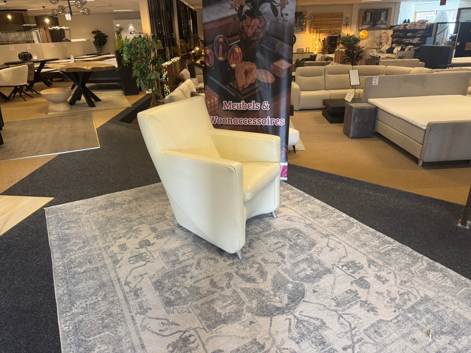 Leolux Dolcinea Fauteuil Beige Leer €395,- Direct leverbaar, Ophalen, #Modern#Design#Leer#Beige#Jan Armgardt#Apart, 75 tot 100 cm